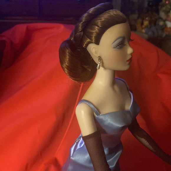 Astiton-Drake Galleries Girl Doll by Mel Odom - Picture 3 of 7